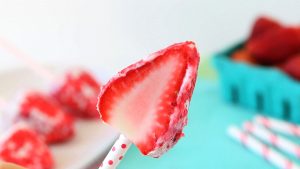 Frozen Strawberry Yogurt popsicles