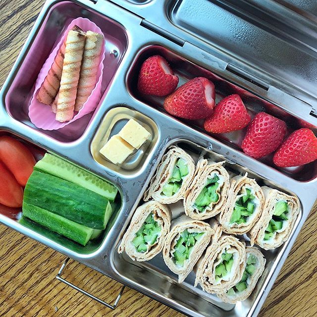 My kids’ cucumber 🥒 addiction is still going 😆😆
Cream cheese and cucumber sushi sandwich + tomato + strawberries + Parmesan cheese cubes + chocolate sticks.

What is your current kid’s food addiction?