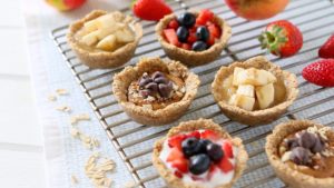 Baked Oatmeal Cups with Fruit +9M Vegan and GF