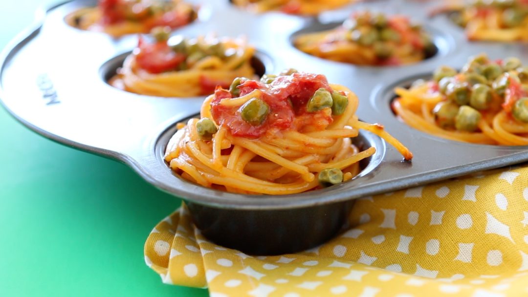 Spaghetti Muffins with Sweet Peas and Tomatoes | Buona Pappa