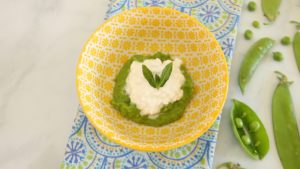 The easiest Sweet Peas Puree - Baby And Toddler Meal Ideas